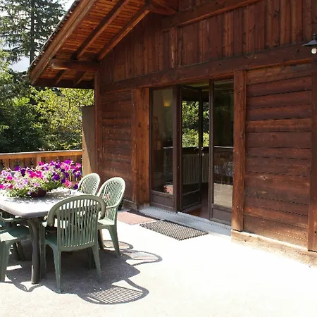 With 3 Bedrooms In Chamonix-mont-blanc, With Wonderful Mountain Domek alpejski 2*